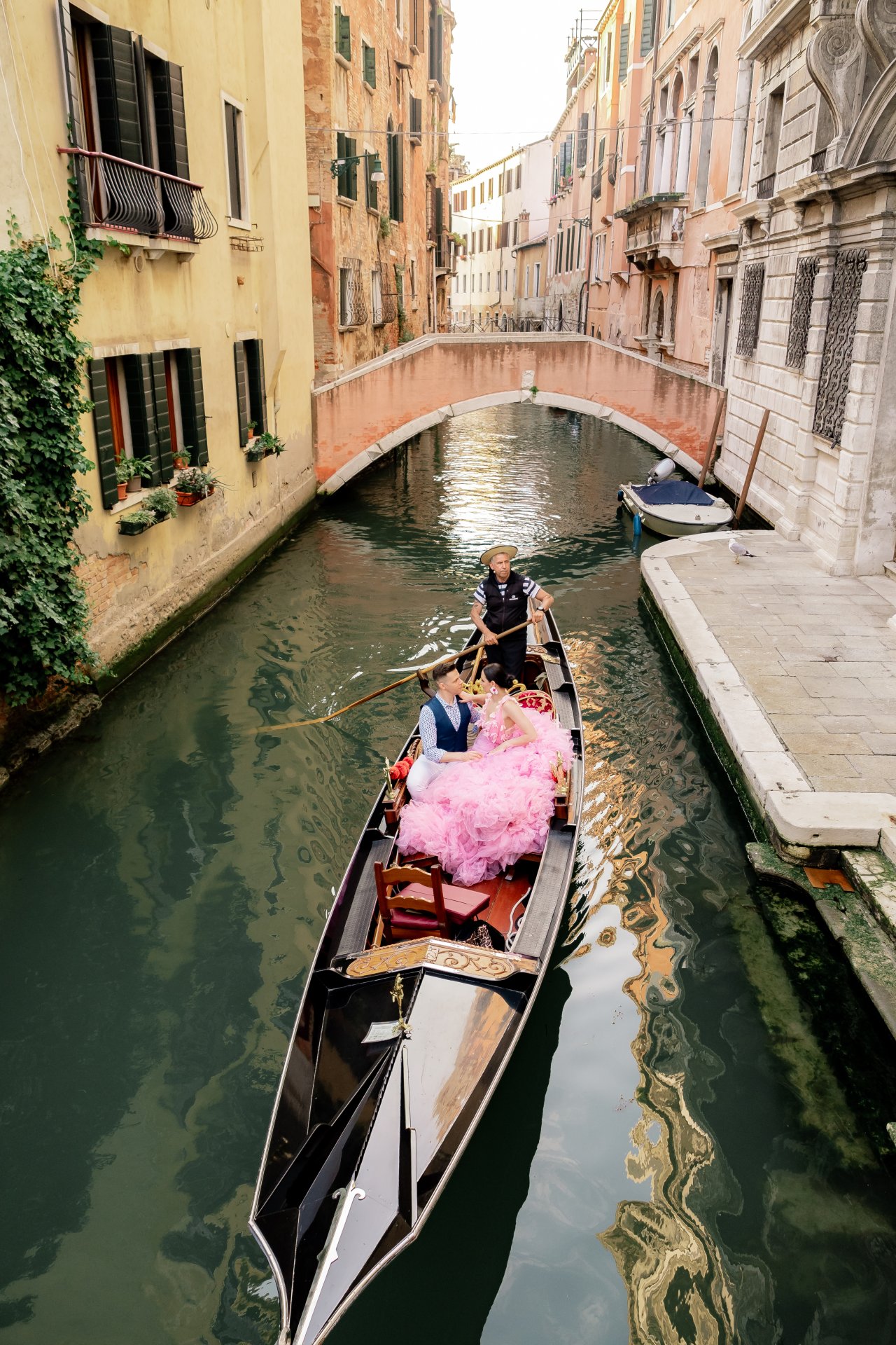 Couple Photoshoot in Gondola, Venice