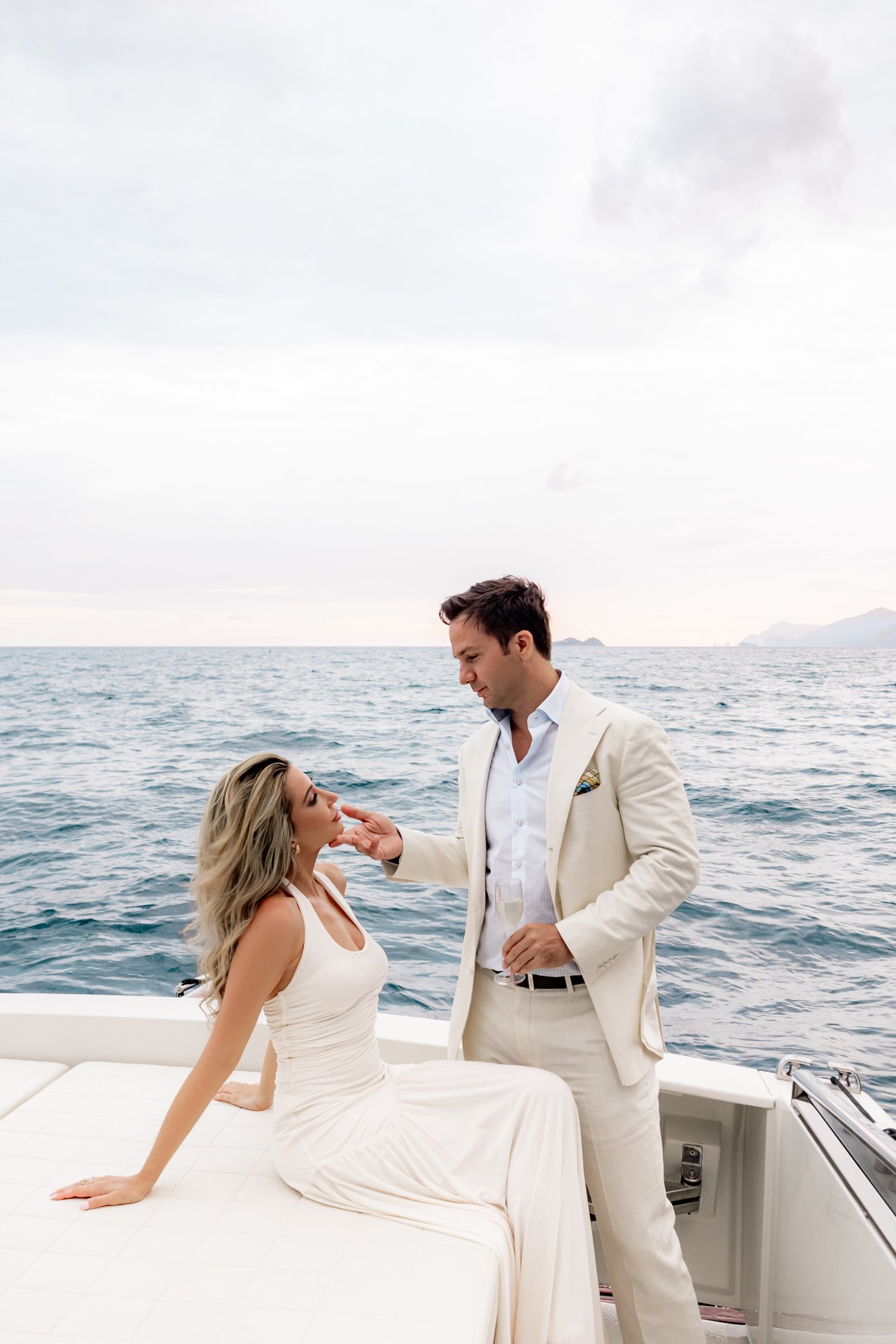 Sunset Boat Tour from Amalfi to Positano with Photographer
