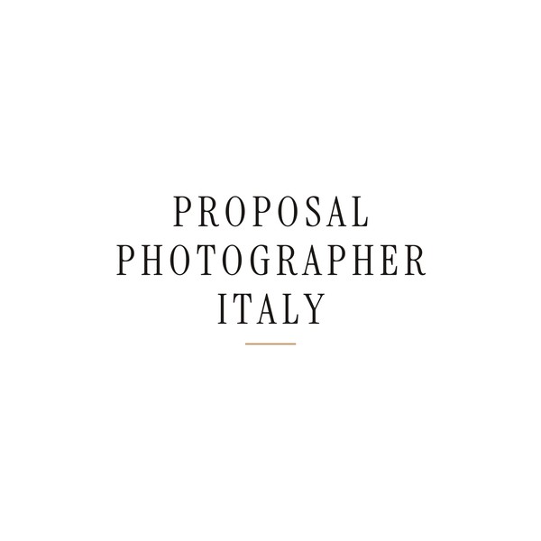 Couple photoshoot at the Venice Carnival in a historic palazzo
